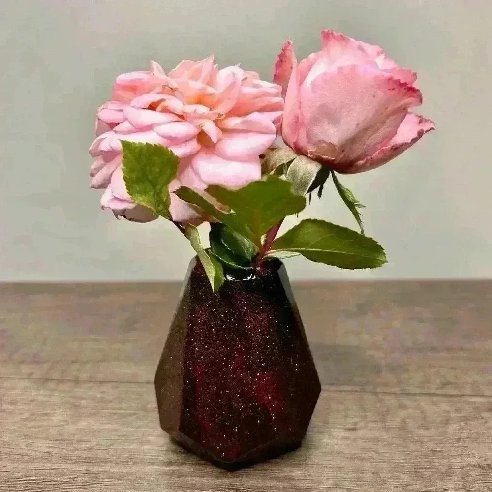 Hand Crafted | Small Resin Flower Vase